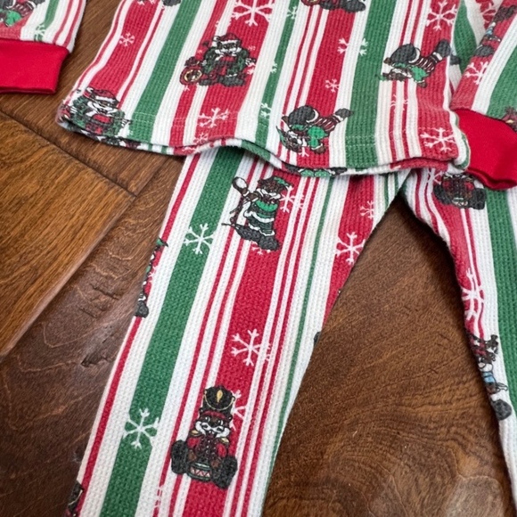 Buc-ees Two Piece Thermal Pajama Toddler 2T Christmas Holiday Lounge Wear Beaver - Picture 8 of 10